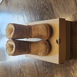 Kids Classic UGG size 11